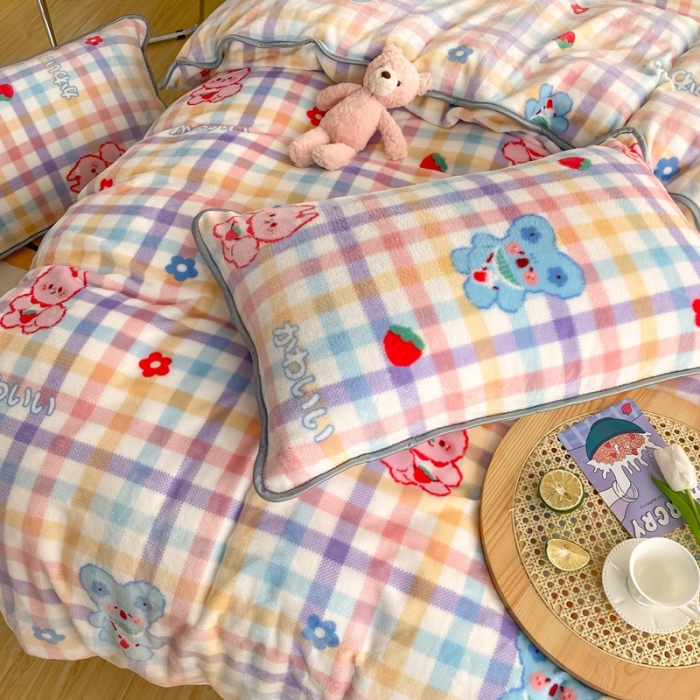 91家纺网 家纺一手货源 找家纺 顾里 2020新款韩国ins高端保暖牛奶绒套件 彩格考拉