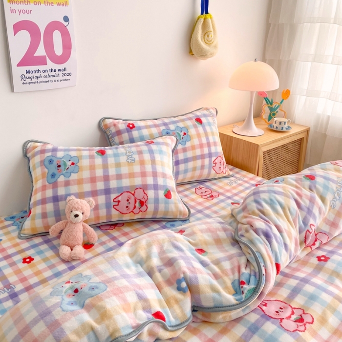 91家纺网 家纺一手货源 找家纺 顾里 2020新款韩国ins高端保暖牛奶绒套件 彩格考拉