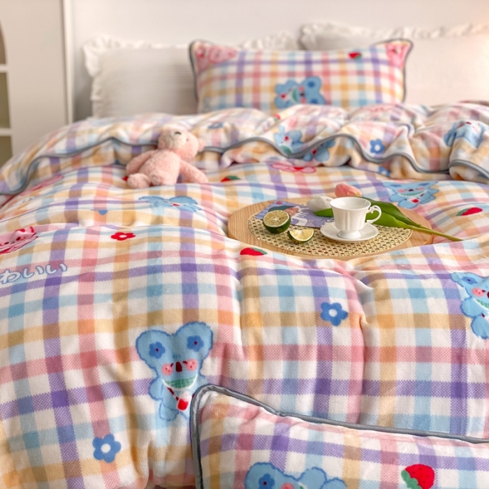 91家纺网 家纺一手货源 找家纺 顾里 2020新款韩国ins高端保暖牛奶绒套件 彩格考拉