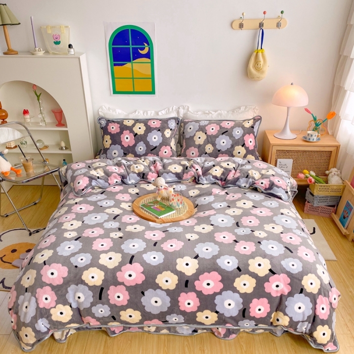 91家纺网 家纺一手货源 找家纺 顾里 2020新款韩国ins高端保暖牛奶绒套件 彩色小花