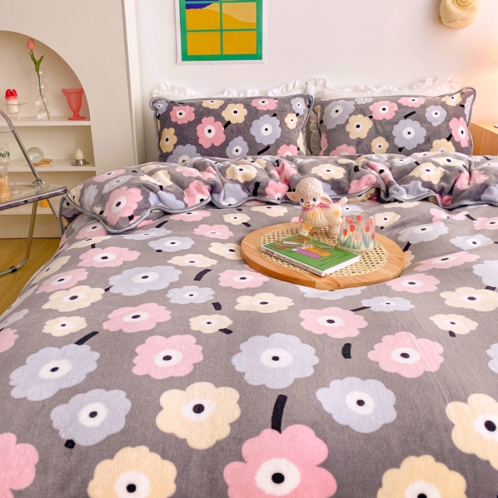 91家纺网 家纺一手货源 找家纺 顾里 2020新款韩国ins高端保暖牛奶绒套件 彩色小花