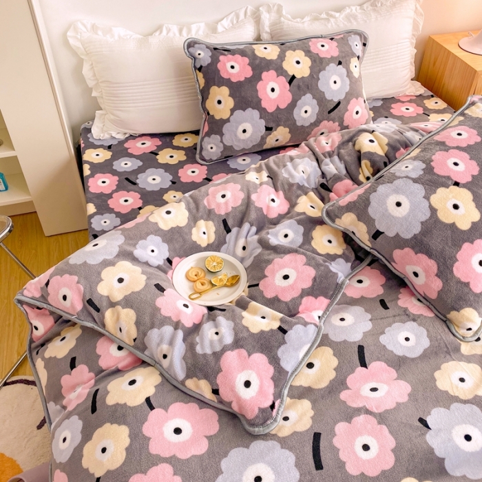 91家纺网 家纺一手货源 找家纺 顾里 2020新款韩国ins高端保暖牛奶绒套件 彩色小花