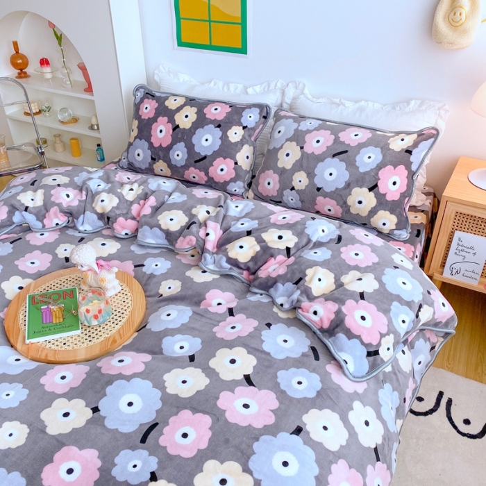 91家纺网 家纺一手货源 找家纺 顾里 2020新款韩国ins高端保暖牛奶绒套件 彩色小花