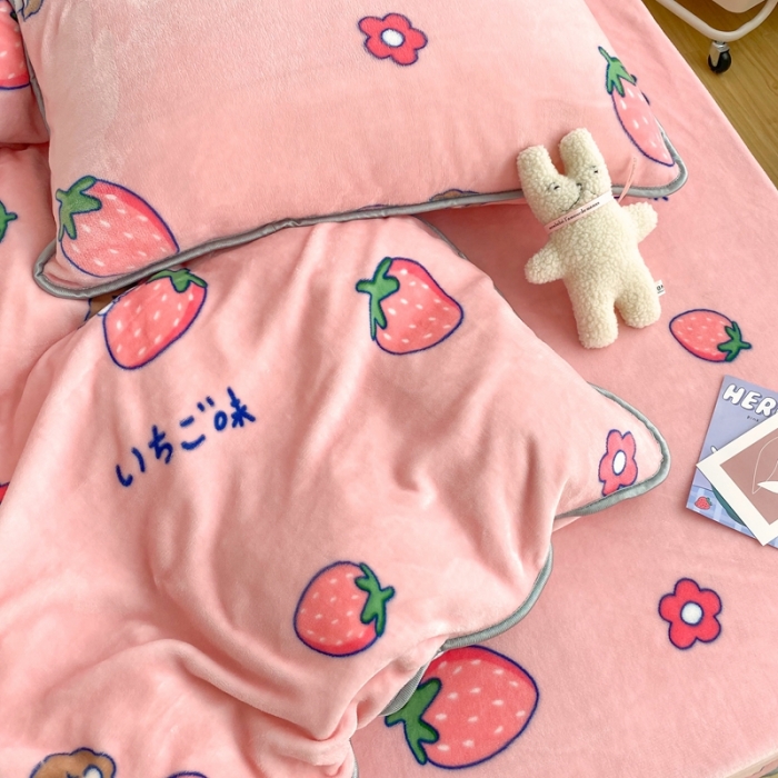 91家纺网 家纺一手货源 找家纺 顾里 2020新款韩国ins高端保暖牛奶绒套件 草莓女孩