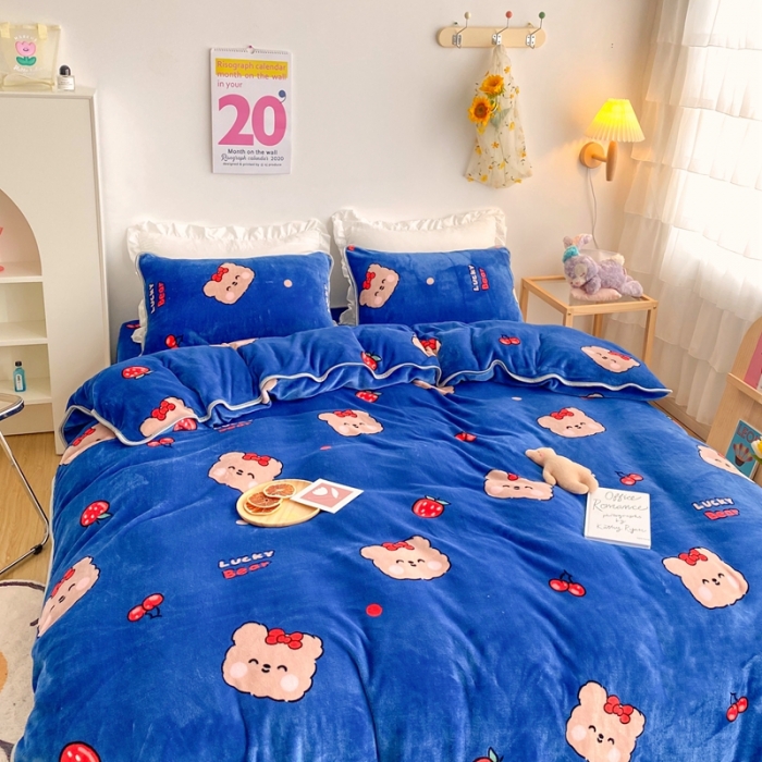 91家纺网 家纺一手货源 找家纺 顾里 2020新款韩国ins高端保暖牛奶绒套件 草莓小熊