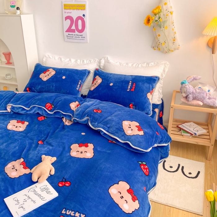 91家纺网 家纺一手货源 找家纺 顾里 2020新款韩国ins高端保暖牛奶绒套件 草莓小熊