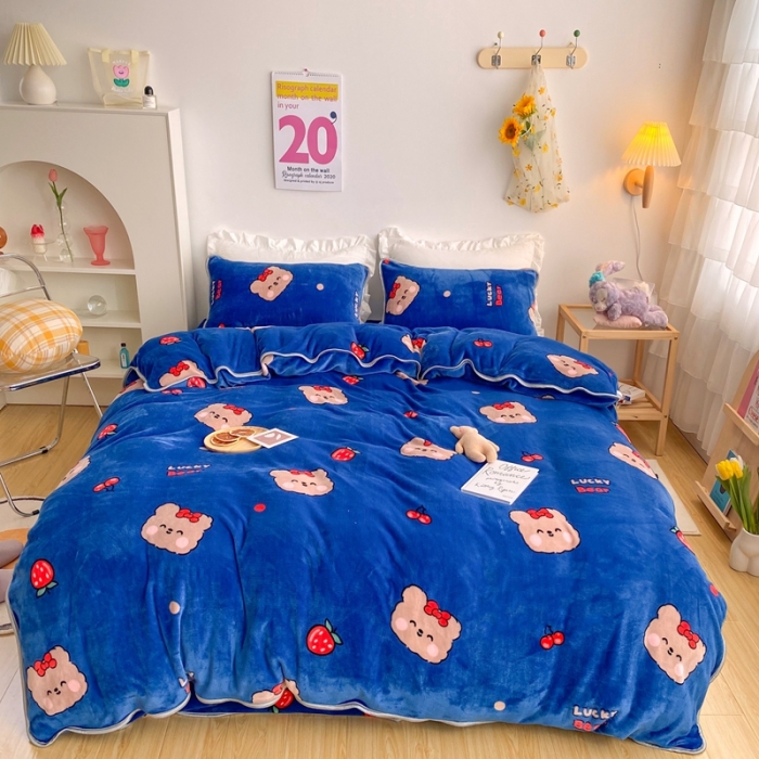 91家纺网 家纺一手货源 找家纺 顾里 2020新款韩国ins高端保暖牛奶绒套件 草莓小熊