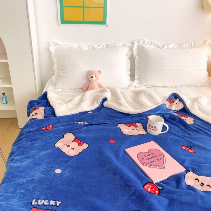 91家纺网 家纺一手货源 找家纺 顾里2020新款ins网红少女心温暖牌羊羔绒毯 草莓小熊