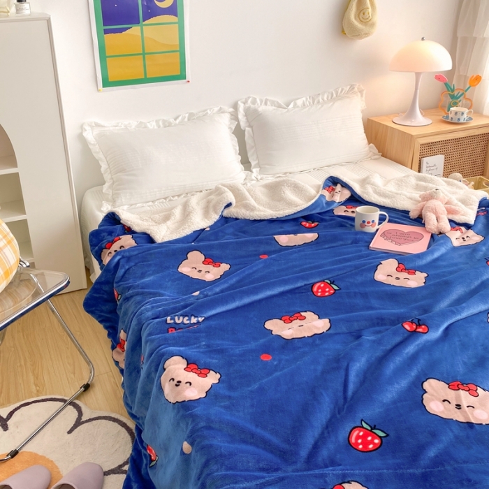 91家纺网 家纺一手货源 找家纺 顾里2020新款ins网红少女心温暖牌羊羔绒毯 草莓小熊