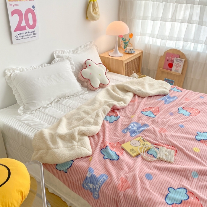 91家纺网 家纺一手货源 找家纺 顾里 新款ins网红少女心温暖牌魔法牛奶绒毛毯 甜心草莓