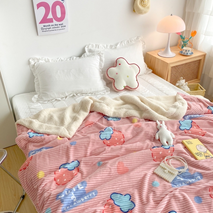 91家纺网 家纺一手货源 找家纺 顾里 新款ins网红少女心温暖牌魔法牛奶绒毛毯 甜心草莓