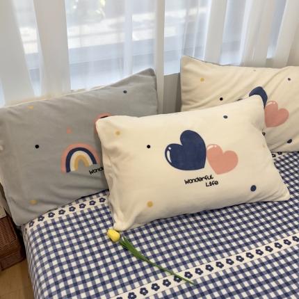 91家纺网 家纺一手货源 找家纺 三朵2020新款大版牛奶绒枕套/对 心心相应