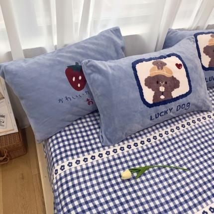 91家纺网 家纺一手货源 找家纺 三朵2020新款大版牛奶绒枕套/对 幸运狗