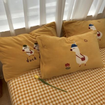 91家纺网 家纺一手货源 找家纺 三朵2020新款大版牛奶绒枕套/对 印第安鸭