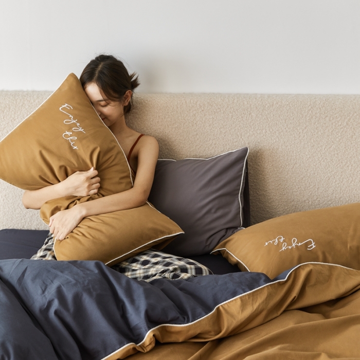 91家纺网 家纺一手货源 找家纺 优然居2020新款100支婴儿暖绒棉轻奢风刺绣四件套 大地黄加藏青