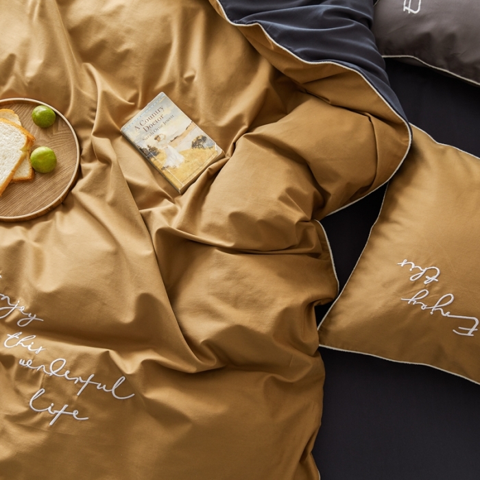 91家纺网 家纺一手货源 找家纺 优然居2020新款100支婴儿暖绒棉轻奢风刺绣四件套 大地黄加藏青