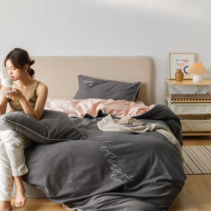 91家纺网 家纺一手货源 找家纺 优然居2020新款100支婴儿暖绒棉轻奢风刺绣四件套 轻奢粉灰