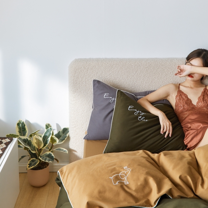 91家纺网 家纺一手货源 找家纺 优然居2020新款100支婴儿暖绒棉轻奢风刺绣四件套 霜绿大地色