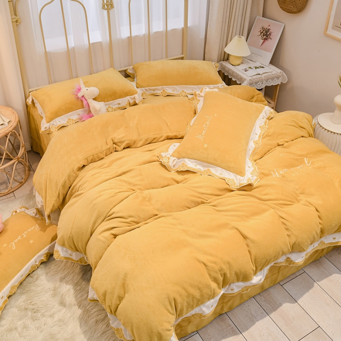 91家纺网 家纺一手货源 找家纺 安妮 2022新款朵拉牛奶绒刺绣四件套 萌黄色