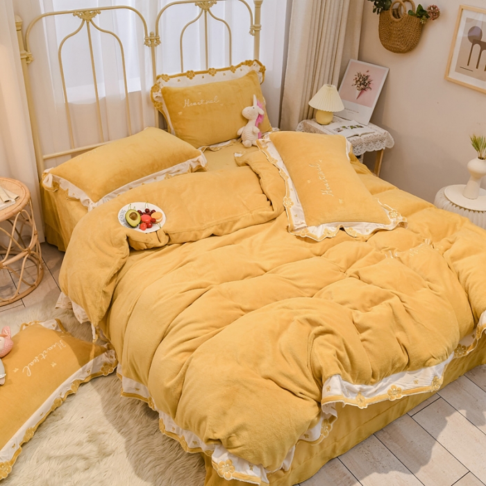 91家纺网 家纺一手货源 找家纺 安妮 2022新款朵拉牛奶绒刺绣四件套 萌黄色