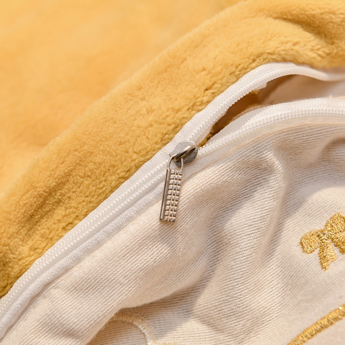 91家纺网 家纺一手货源 找家纺 安妮 2022新款朵拉牛奶绒刺绣四件套 萌黄色