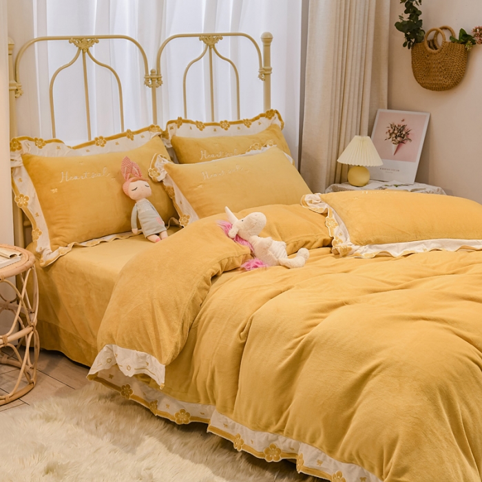 91家纺网 家纺一手货源 找家纺 安妮 2022新款朵拉牛奶绒刺绣四件套 萌黄色