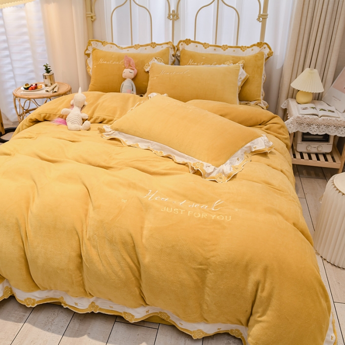 91家纺网 家纺一手货源 找家纺 安妮 2022新款朵拉牛奶绒刺绣四件套 萌黄色