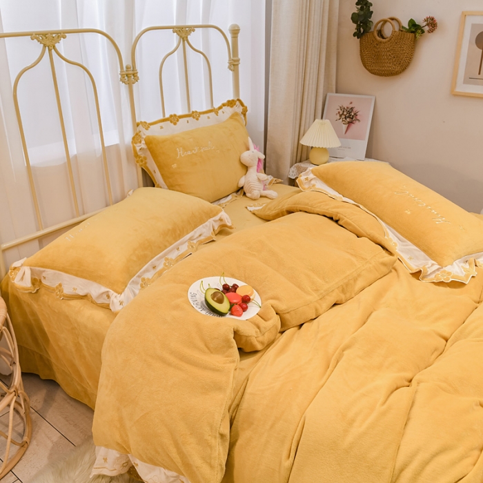 91家纺网 家纺一手货源 找家纺 安妮 2022新款朵拉牛奶绒刺绣四件套 萌黄色