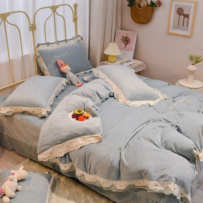 91家纺网 家纺一手货源 找家纺 安妮 2022新款朵拉牛奶绒刺绣四件套 慕蓝