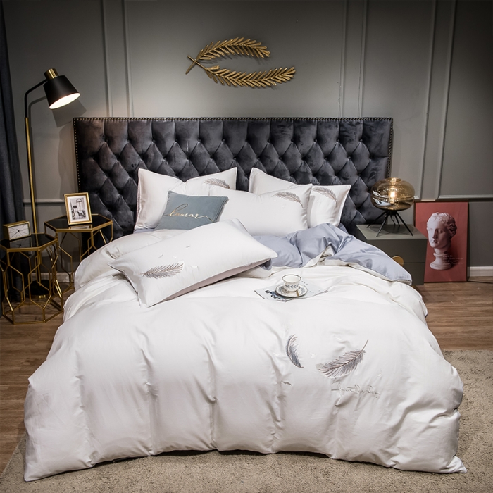 91家纺网 家纺一手货源 找家纺 骏腾 2022新款全棉羽毛绣花四件套 羽毛-白+灰