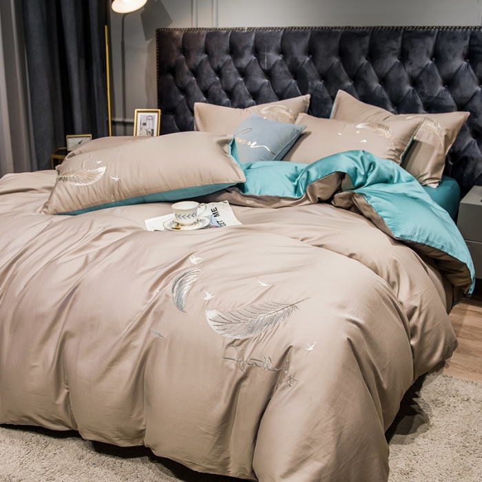 91家纺网 家纺一手货源 找家纺 骏腾 2022新款全棉羽毛绣花四件套 羽毛-卡其+湖蓝
