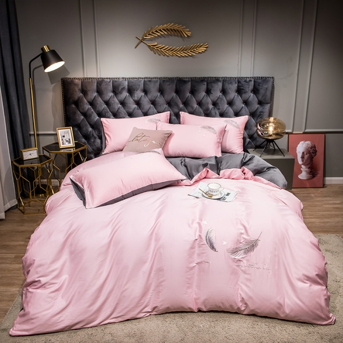 91家纺网 家纺一手货源 找家纺 骏腾 2022新款全棉羽毛绣花四件套 羽毛-浅粉+深灰