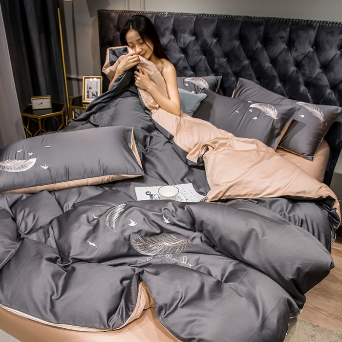 91家纺网 家纺一手货源 找家纺 骏腾 2022新款全棉羽毛绣花四件套 羽毛-深灰+卡其