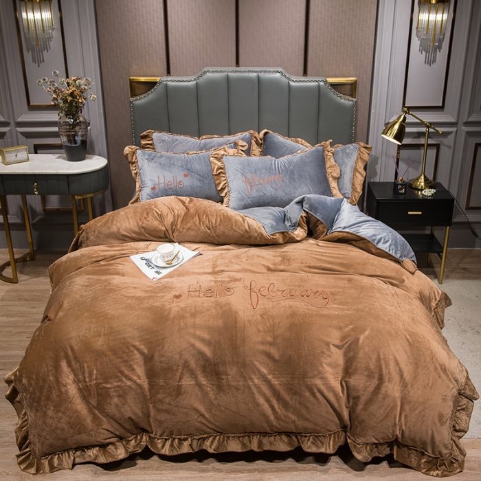 91家纺网 家纺一手货源 找家纺 骏腾2022新款韩版绣花你好美丽系列水晶绒四件套宝宝绒卡其灰