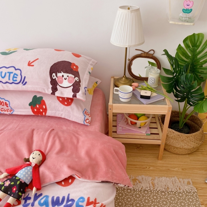 91家纺网 家纺一手货源 找家纺 星期八 2020新款秋冬加厚保暖牛奶绒四件套 草莓女孩