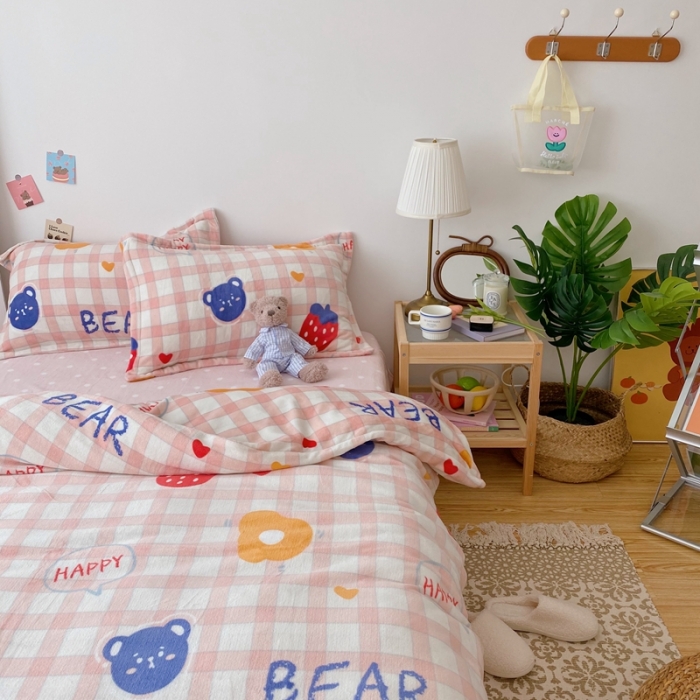 91家纺网 家纺一手货源 找家纺 星期八 2020新款秋冬加厚保暖牛奶绒四件套 格子草莓