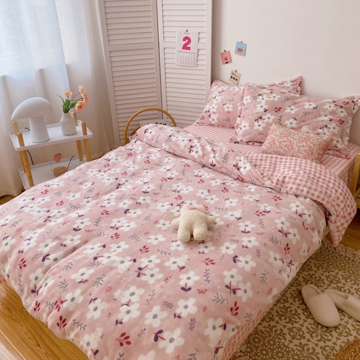 91家纺网 家纺一手货源 找家纺 星期八 2020新款秋冬加厚保暖牛奶绒四件套 漫花粉