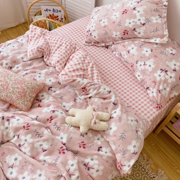 91家纺网 家纺一手货源 找家纺 星期八 2020新款秋冬加厚保暖牛奶绒四件套 漫花粉