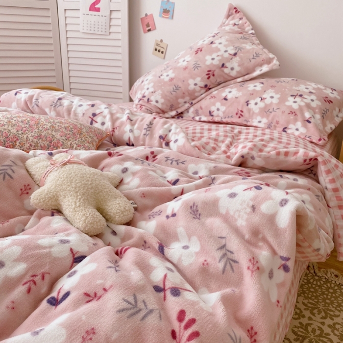 91家纺网 家纺一手货源 找家纺 星期八 2020新款秋冬加厚保暖牛奶绒四件套 漫花粉