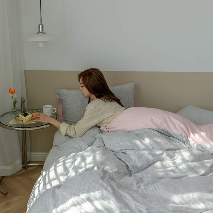 91家纺网 家纺一手货源 找家纺 华超针织 2021新款针织条纹四件套 粉灰细条