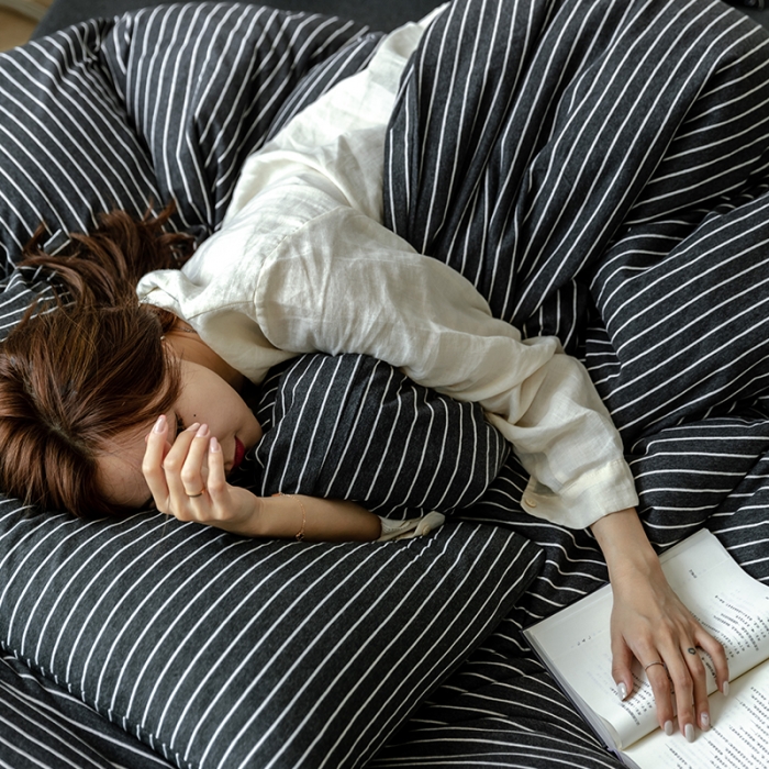 91家纺网 家纺一手货源 找家纺 华超针织 2021新款针织条纹四件套 黑白细条