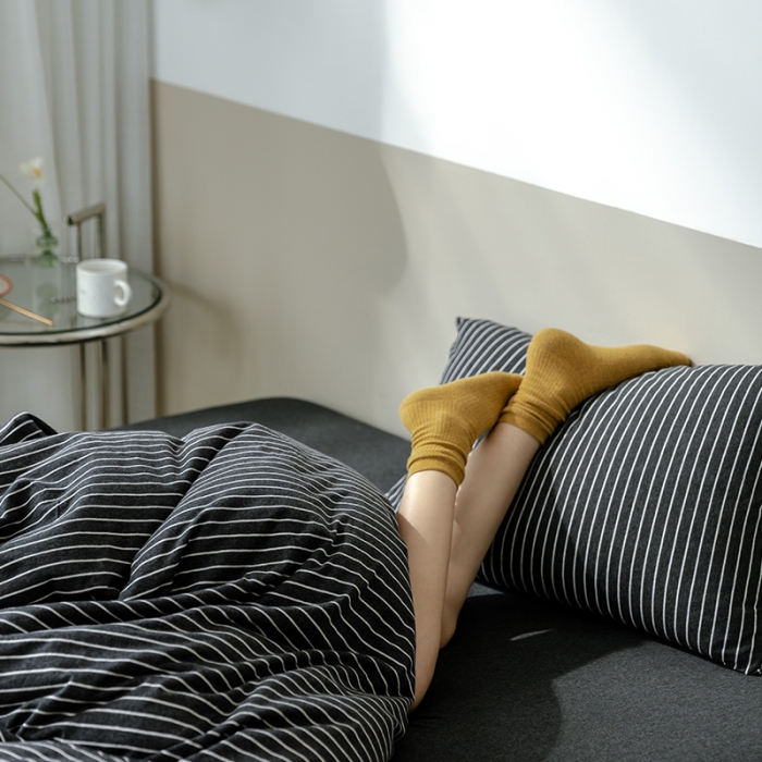 91家纺网 家纺一手货源 找家纺 华超针织 2021新款针织条纹四件套 黑白细条