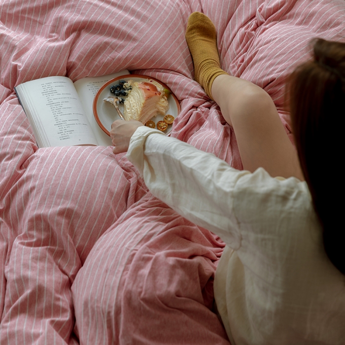 91家纺网 家纺一手货源 找家纺 华超针织 2021新款针织条纹四件套 混粉细条