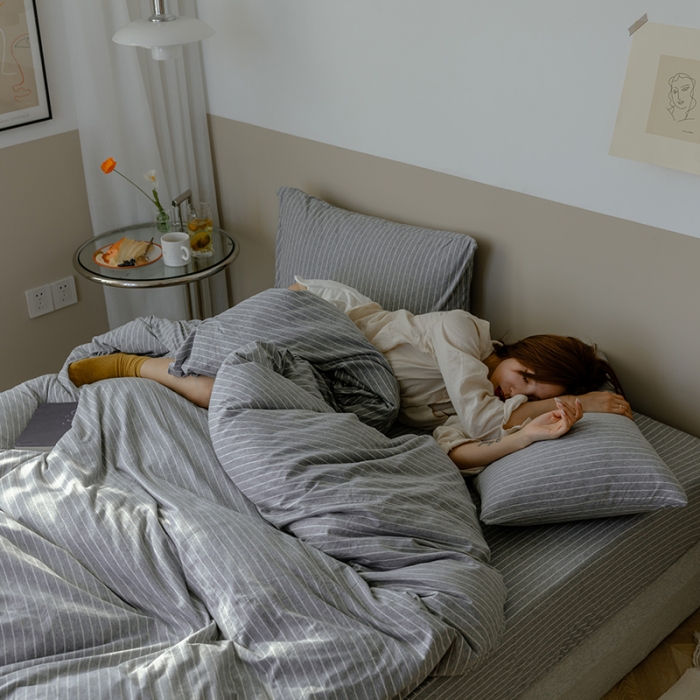 91家纺网 家纺一手货源 找家纺 华超针织 2021新款针织条纹四件套 麻灰细条