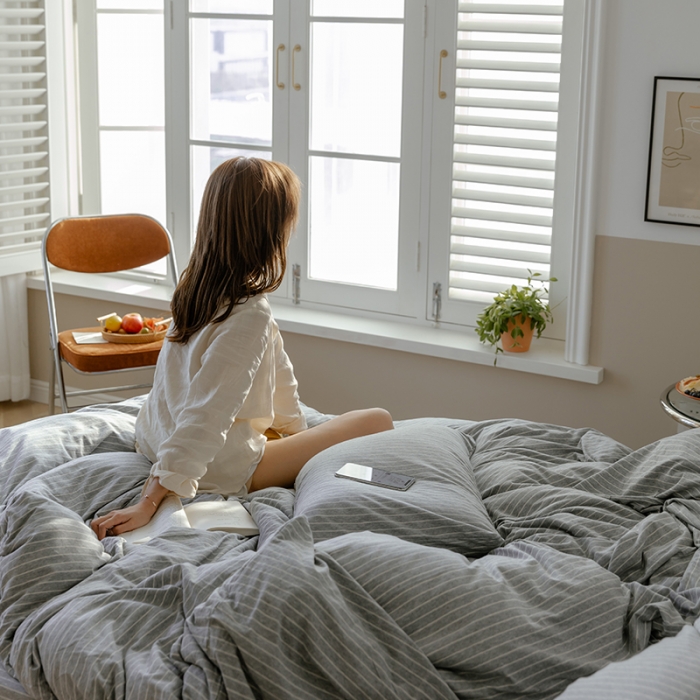 91家纺网 家纺一手货源 找家纺 华超针织 2021新款针织条纹四件套 麻灰细条