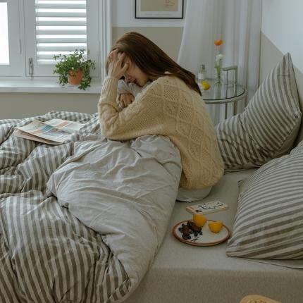 91家纺网 家纺一手货源 找家纺 华超针织 2021新款针织条纹四件套 中咖中条