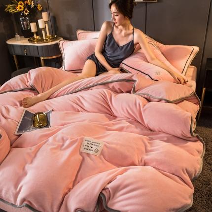 91家纺网 家纺一手货源 找家纺 （总）印季2023新款纯色包边加厚牛奶绒宝宝绒四件套