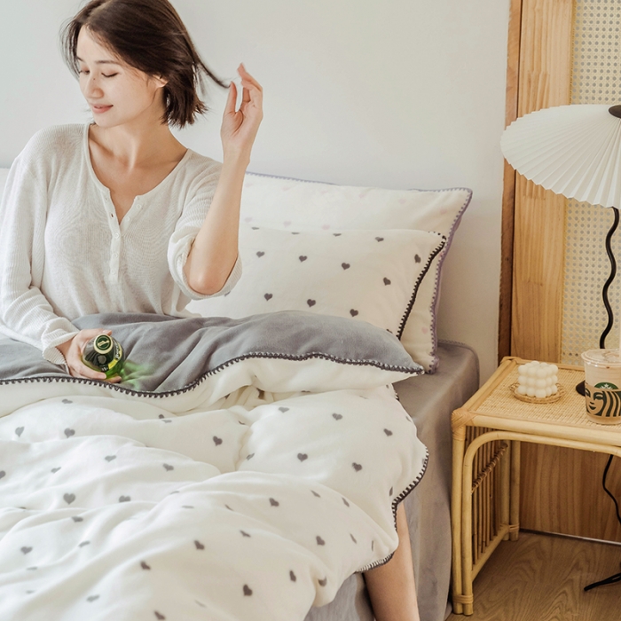 91家纺网 家纺一手货源 找家纺 狠狠爱 2020新款小清新牛奶绒四件套-小甜心 牛奶灰