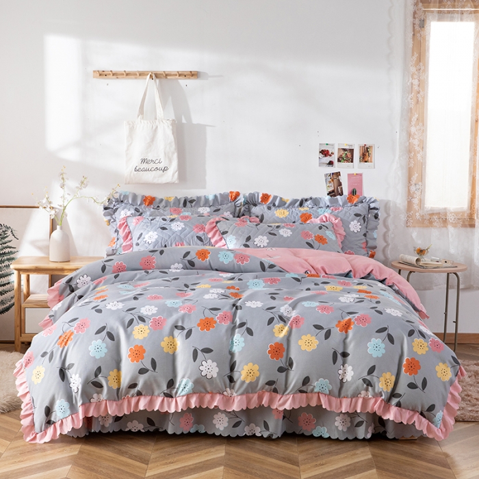 91家纺网 家纺一手货源 找家纺 纽缦 2020新款加厚磨毛夹棉床裙款四件套 豆蔻年华