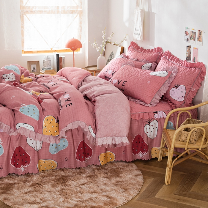 91家纺网 家纺一手货源 找家纺 纽缦 2020新款加厚磨毛夹棉床裙款四件套 迷情草莓